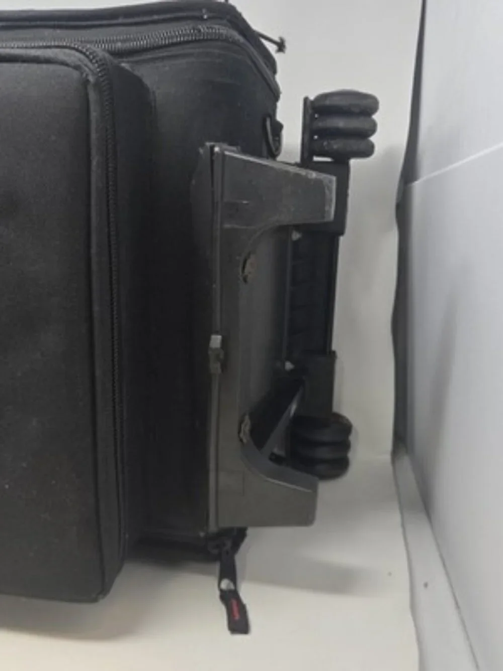 G-PRO-4W-6VMC 4U Rolling Rack Case with 6 Wireless‎ Mic Storage Lid - USA